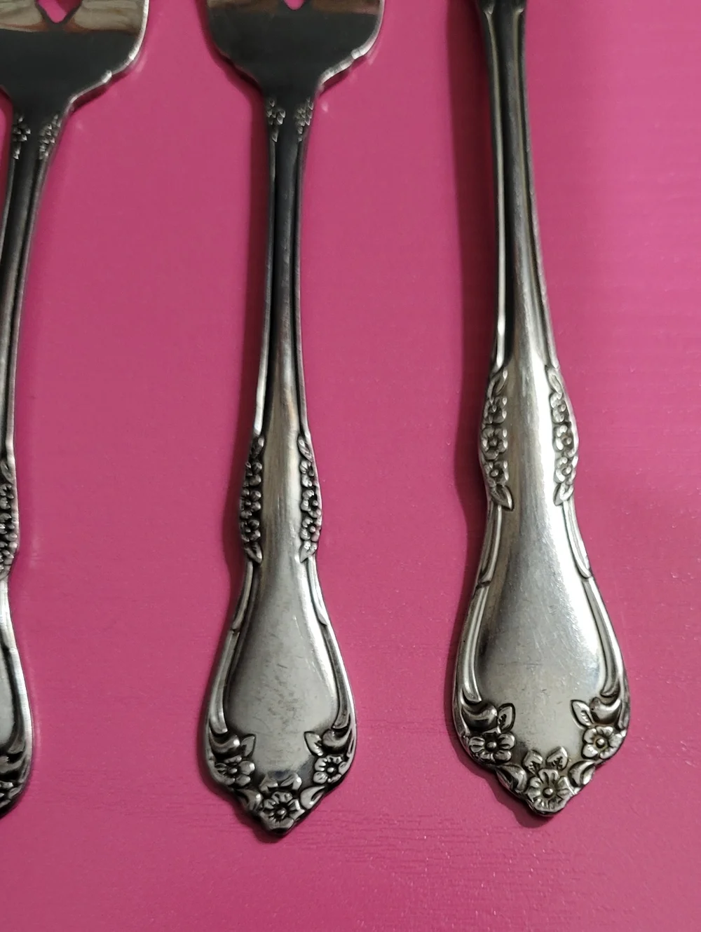 WM.A.Rogers Deluxe Stainless Oneida Ltd. Partial Silverware Set 20 Pieces (0664)